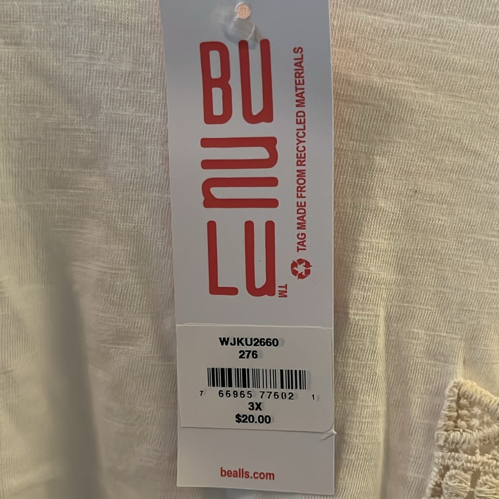 Plus size woman’s white T shirt with pocket. - Picture 5 of 6
